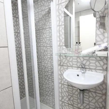 Errismore House Apartment *
